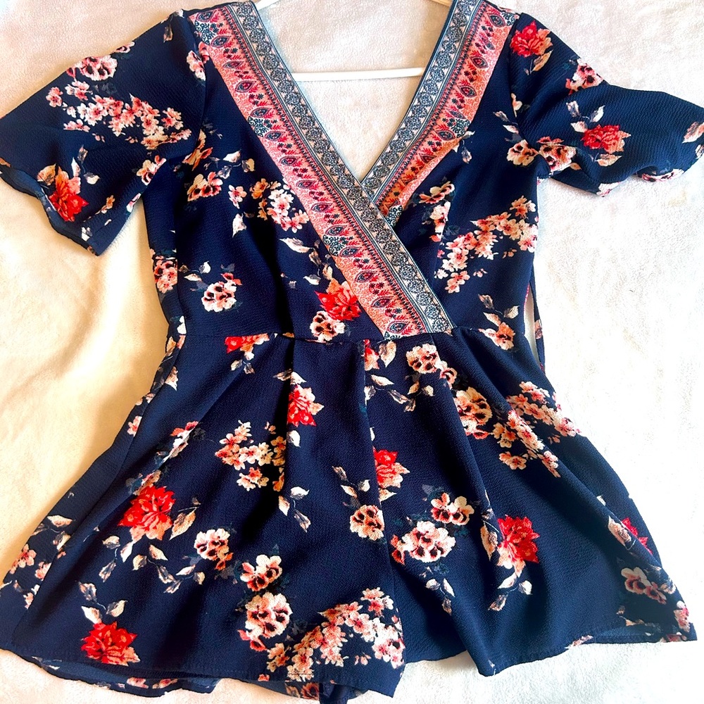 Navy Blue Floral Romper 🌸